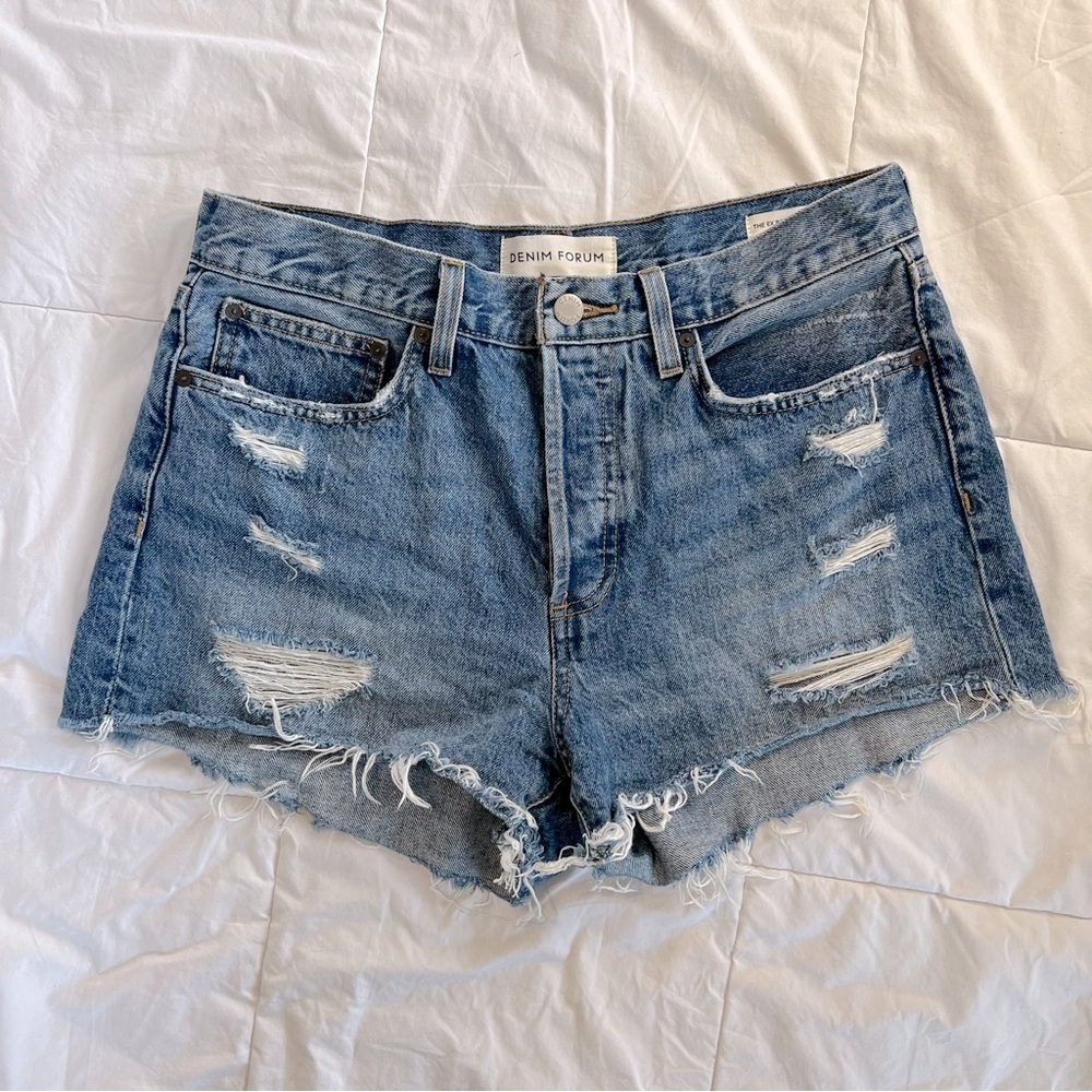 Aritzia | Denim Forum The Ex Boyfriend Distressed Jean Short | Size 28